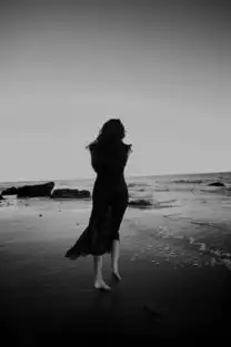 黑白美女手机壁纸