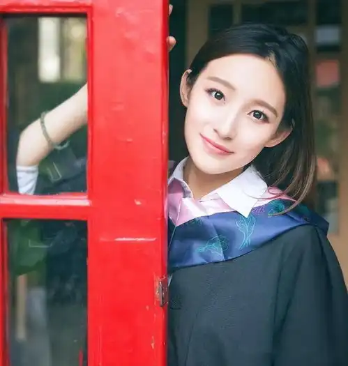 央视美女主持长相惊艳,网友惊呼超越董卿周涛