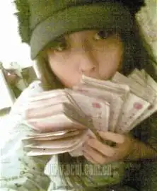 网上炫富成都女孩坚称遭陷害
