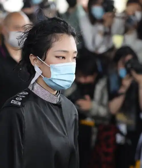 火箭少女集体换暗黑风格,状态不相同,孟美岐超霸气,吴宣仪眼妆很心机