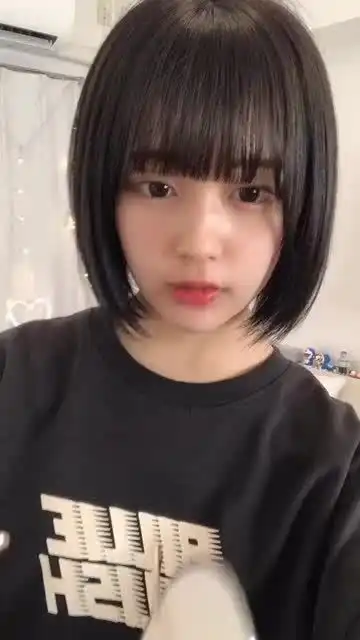谁能对这么漂亮的女孩子停止动心呢