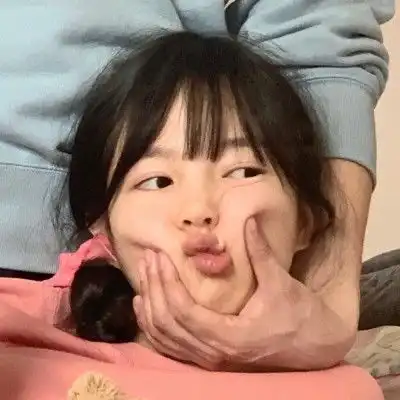 有点沙雕的可爱女生头像