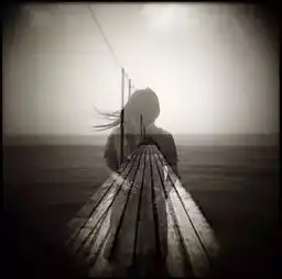 黑暗霸气风头像女走路