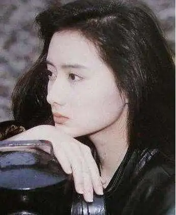 琼女郎陈德容嫁百亿富豪结婚8年不生娃,今离婚后怎样了