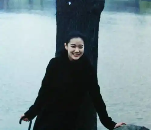 上田义彦一个执着于灰暗影像的摄影师这次却拍了一个明媚的女子