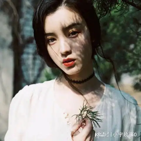 文艺范女生头像抽烟