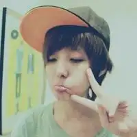 寻求九个相似的头像...两个女生的七个男生的