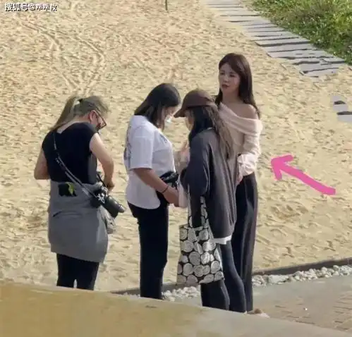 海边偶遇到了刘涛