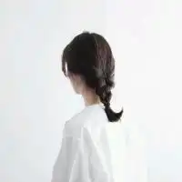 她说心碎了,碎片都会扎人.