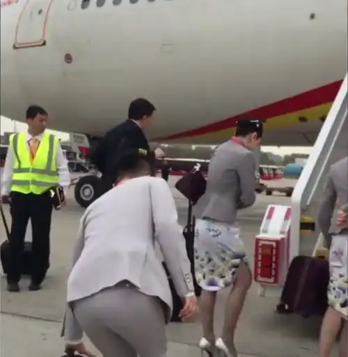 偶遇海航空姐上班,个个都是大美女,这气质简直太美了