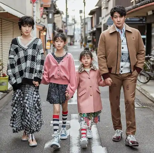 陆毅12岁女儿近照公开,早熟风裙子还敢再短点真的好看吗
