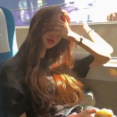 女生真人好看头像不露脸出气