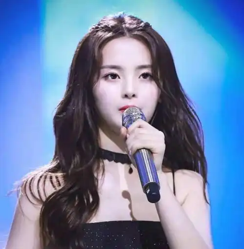 闹掰了粉丝团要起诉杨超越的老板,杨超越本人知情