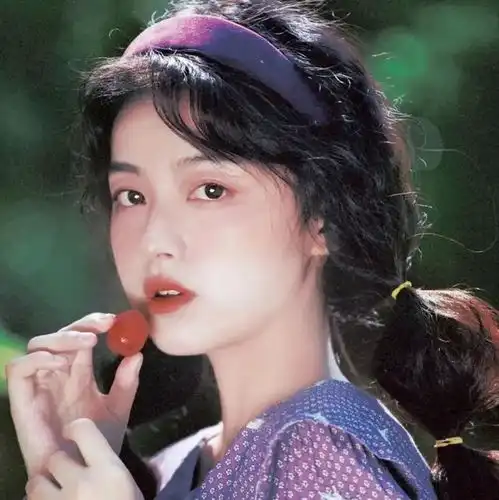 长相精致的美女子