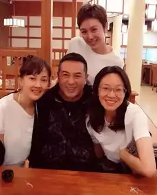 46岁牛莉大秀马甲线,身材如少女,这还是郭冬临媳妇吗