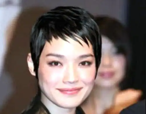 当女星剪了短发唐嫣可爱,唐艺昕最美,孙俪辣妈范,而她最丑