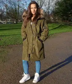 荷兰女警变身模特网红身材颜值均爆表