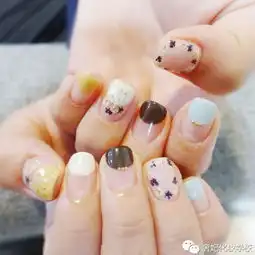 手白女生的福利清新的干花美甲