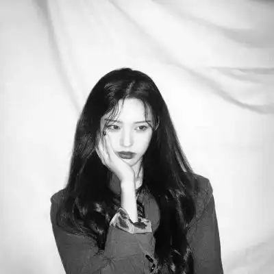 微信头像女高冷黑白搭配