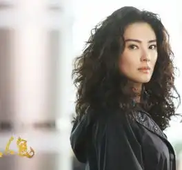 女生白色简约头像张雨绮