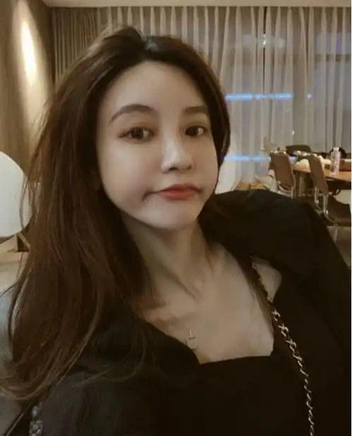 网红张大奕又出事了员工被曝猝死,公司却坚决否认加班造成