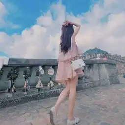 qq头像女生,背影,好看的,坐在操场上的都可以最重要的是好看谢谢大家帮忙