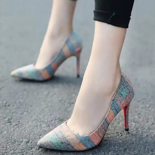 时尚的女人都在穿这种风格的高跟鞋
