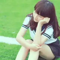 qq头像女学生穿校服搭配