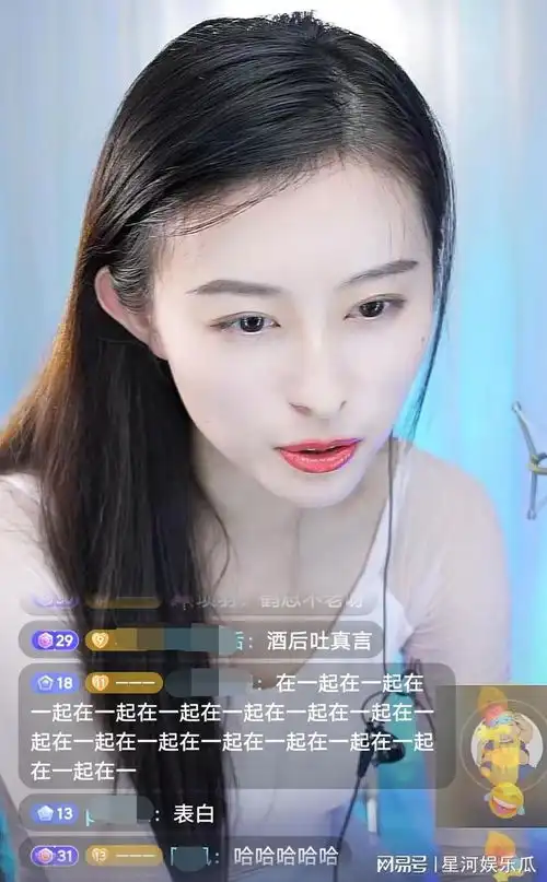 00后美女网红与80后姑姑合体跳舞,网友傻傻分不清姐妹花哦买噶