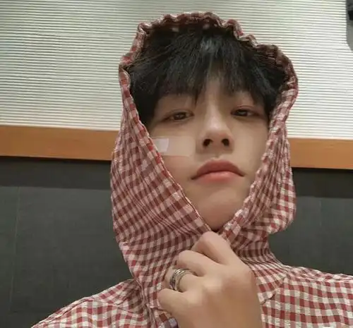 怎么和男生聊天找话题怎么聊天让男生越来越喜欢你