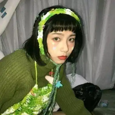 绿色头像女生卡通王丽坤