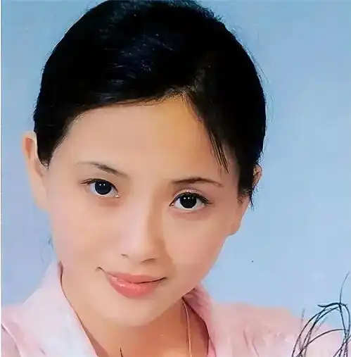 她被誉为江南第一美人,从不接吻戏,如今55岁依然美艳