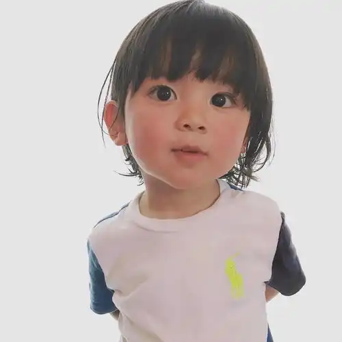 日本大眼萝莉爆火ins曾霸屏无数朋友圈头像,长大后网友才发现她居然是男孩...
