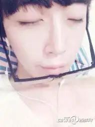 大学生男扮女装美艳迷倒众宅男网络爆红