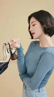 宋慧乔38岁生日,生日会现场嘟嘴卖萌似少女,身边男伴换人了