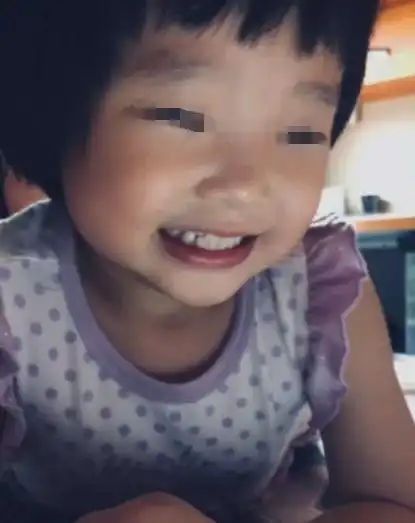 新加坡4岁女童惨遭生母虐死焚尸满身淤伤裸睡纸箱,细节曝光
