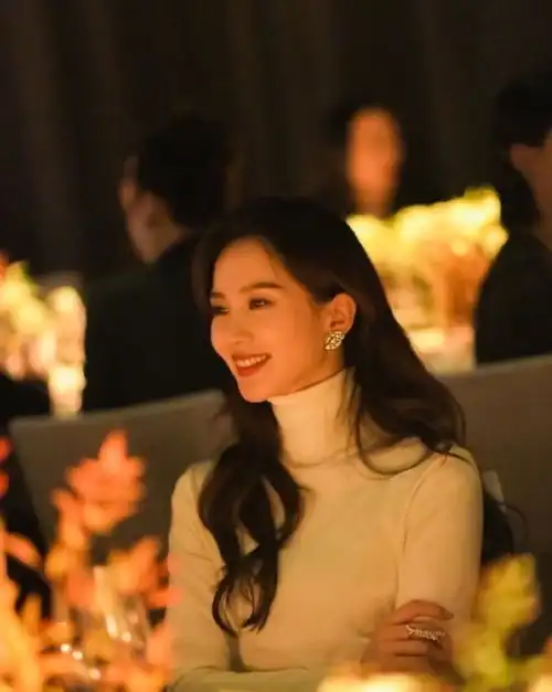 刘诗诗罕见谈儿子,在商场喊妈妈太热情,成为焦点容易暴露行踪