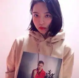 圆脸适合中分还是偏分女生头发往哪边偏好看爱秀美