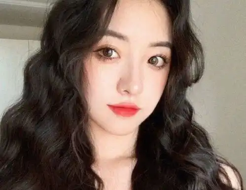 网红界最美女装大佬人设崩塌,压榨员工还卖假药