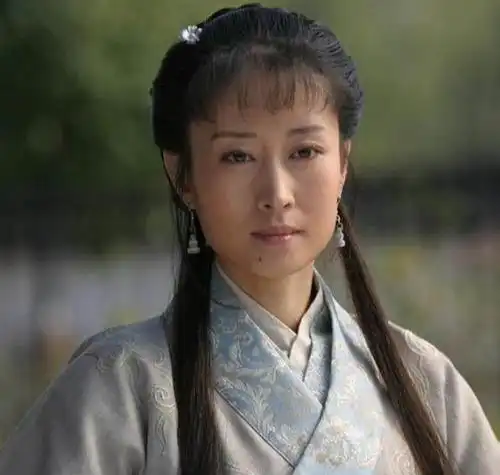 刘敏涛30岁嫁豪门,吃冰淇淋的自由都没有,离婚后翻身做女王