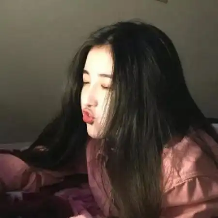 女生头像干净真人高冷陈意涵
