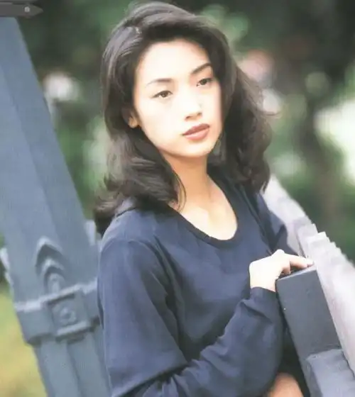 高冷女神吴倩莲出道就与天王合作,演唱会上拒绝刘德华求婚