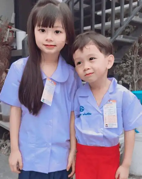 泰国6岁小萝莉凭借一组照片火爆ins,网友直呼又来骗我们生女儿