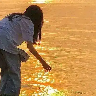 夕阳下的背影女生头像王
