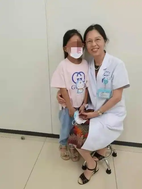 谢谢宁波医生治好了我的眼睛4年两次治疗,四川小女孩大眼睛明又亮