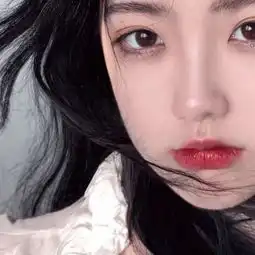 最新网红脸女生头像大眼睛

