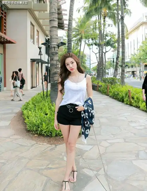 又美又飒的御姐范穿搭,兼具优雅与时尚风格,成熟韵味时髦又吸睛