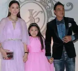 任达华女儿3岁走猫步,12岁身高1米7,这根本就是天生的超模