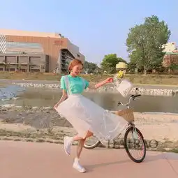 大胸妹的扮可爱姿势学起来