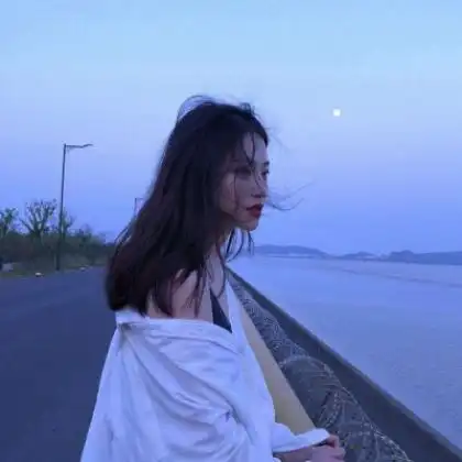 女生头像干净真人高冷余